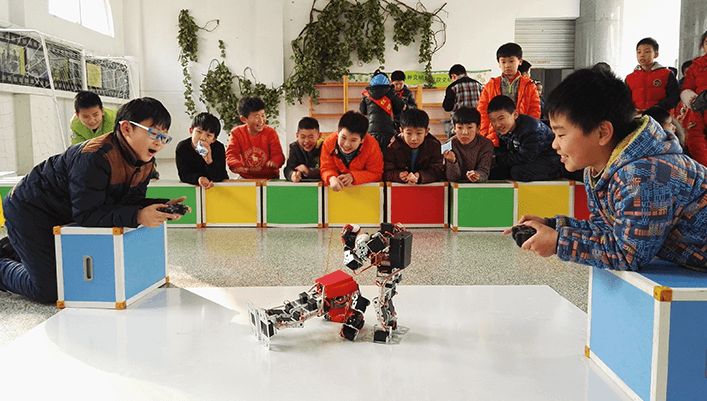 機(jī)器人搏擊賽走進(jìn)徐州公園巷小學(xué)，孩子們的福音來(lái)了！